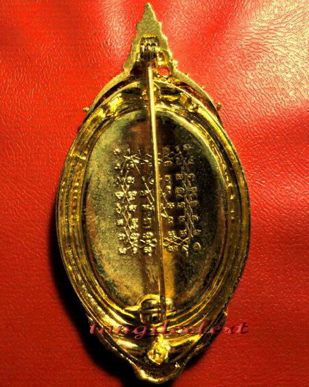 ล็อกเก็ตหลวงพ่อฤาษีลิงดำ วัดท่าซุง กะไหล่ทองประดับเพชร สวยมากค่ะ