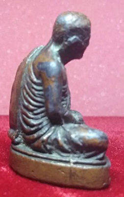 รูปหล่อหลวงปู่แหวน สุจิญโณ ไม่ทราบปี เนื้อเก่า ก้นมียันต์