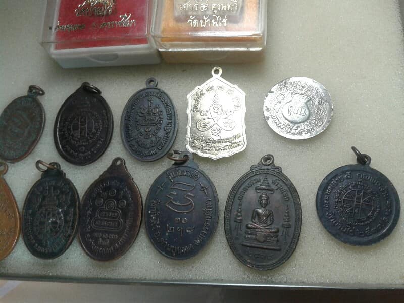 เหรียญหลวงพ่อคูณ 13 องค์ เคาะเดียวครับ