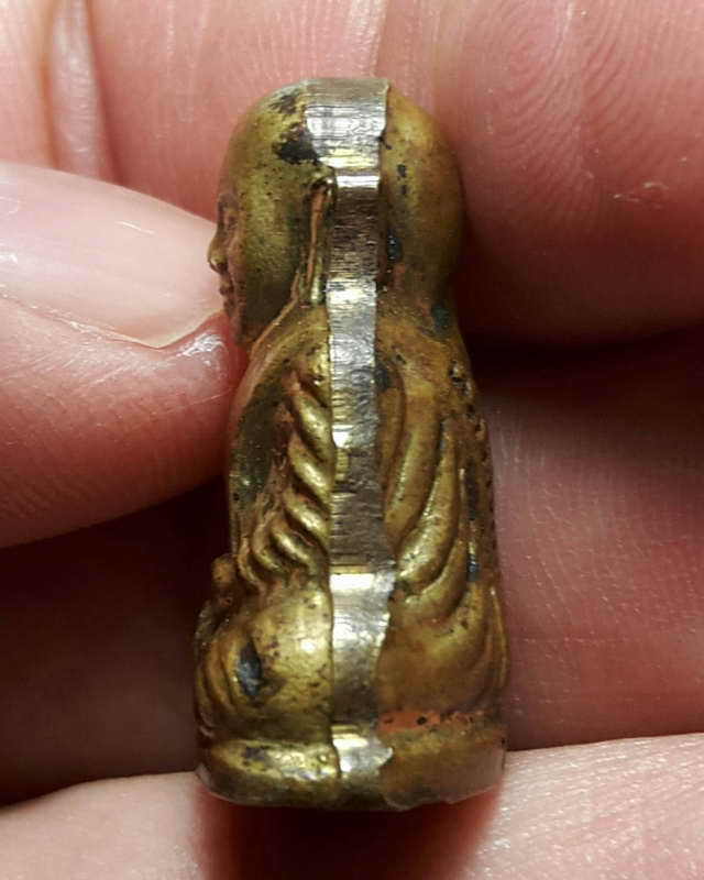 รูปหล่อหลวงเงินวัดบางคลาน ก้นตอกโค๊ต ง.ส. หลัง ว.น.บ