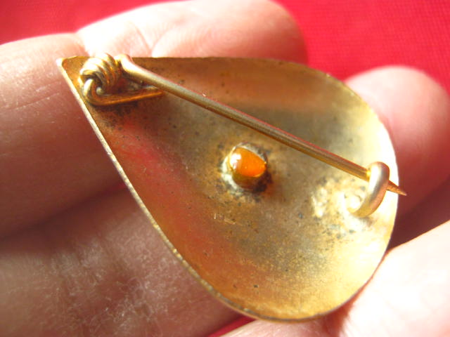 เข็มกลัดภปร. ที่ระลึกงานเฉลิมพระชนมพรรษา 6 รอบ 5 ธ.ค. 2542 เนื้อกะไหล่ทองลงยา