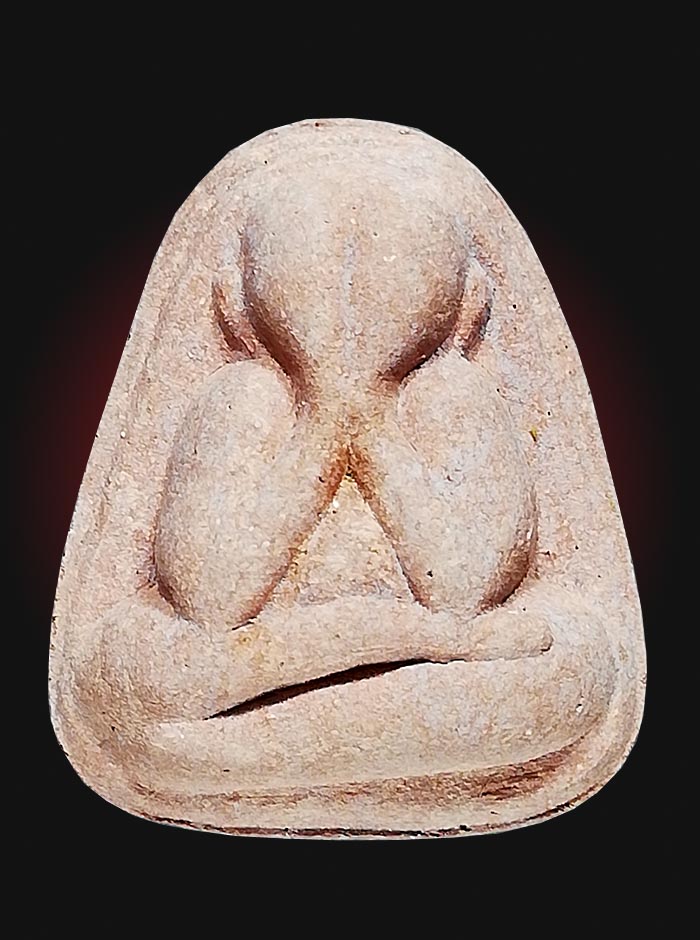 พระปิดตาคลุกรักเข่ากว้างปี44