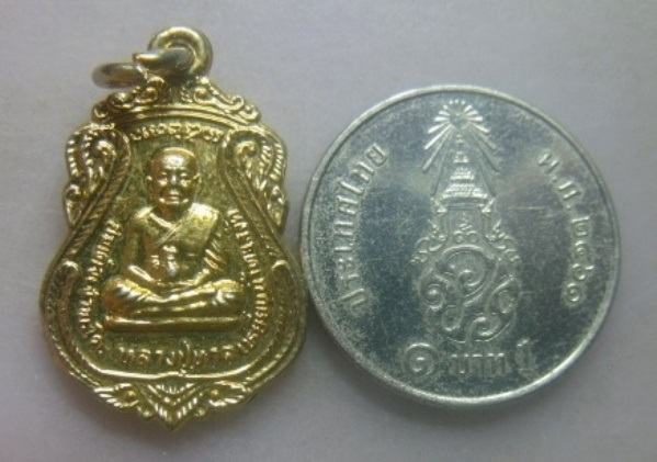 **วัดใจ**เหรียญเสมาสมเด็จเจ้าพะโคะ หลวงปู่ทวด หลังเจดีย์ วัดพะโคะ จ.สงขลา ปี ๒๕๔๑**กะไหล่ทอง สวยๆ