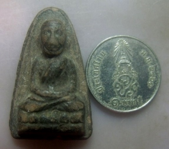 **วัดใจ**หลวงปู่ทวด เนื้อดินผสมว่านพิมพ์หลังตัวหนังสือ พระครูใบฎีกาขาว วัดช้างให้ ปี ๒๕๑๓**สวยๆ