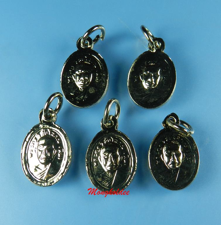 หลวงพ่อทวด พิมพ์เม็ดแตง เนื้อทองแดงชุบนิเกิ้ล เสาร์ 5 ปี55 วัดช้างให้ จ.ปัตตานี พร้อมคาถา