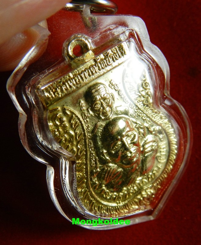 เหรียญเสมา หลวงพ่อทวด พิมพ์พุฒซ้อน กะไหล่ทอง บล๊อก พ.ศ ปี39 วัดช้างให้ จ.ปัตตานี