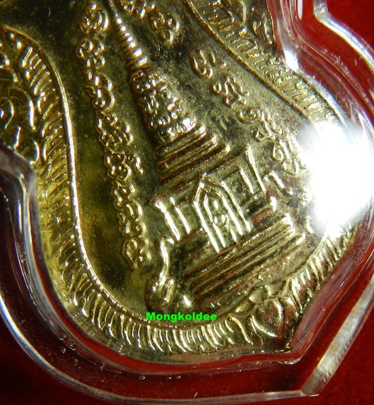 เหรียญเสมา หลวงพ่อทวด พิมพ์พุฒซ้อน กะไหล่ทอง บล๊อก พ.ศ ปี39 วัดช้างให้ จ.ปัตตานี