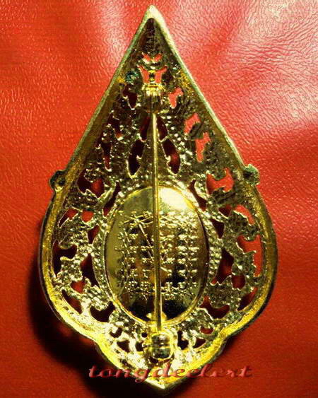 ล็อกเก็ตหลวงพ่อฤาษีลิงดำ วัดท่าซุง กะไหล่ทองประดับเพชร ขนาดใหญ่ สวยมากค่ะ