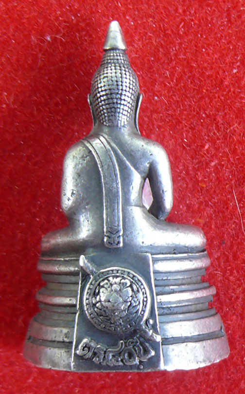 รูปหล่อหลวงพ่อโสธร 80 ปี กรมตำรวจ เนื้อเงินขัดเงามีเส้นคอสามเส้น