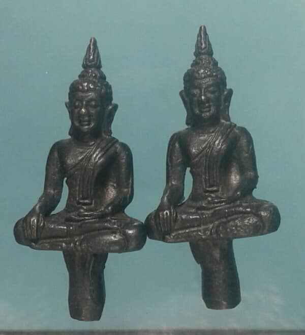 พระยอดธง ไม่ทราบที่ จำนวน 2 องค์ เคาะเดียวครับ