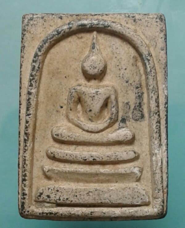 พระสมเด็จวัดบ้านกระโดน  ไม่ทราบปีสร้าง เคาะเดียวแดง