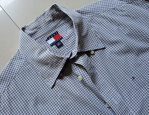 เสื้อ TOMMY HILFIGER ของแท้ จากช็อป USA  ตัวนี้ Made In TAIWAN ครับ