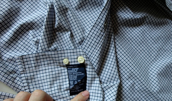 เสื้อ TOMMY HILFIGER ของแท้ จากช็อป USA  ตัวนี้ Made In TAIWAN ครับ