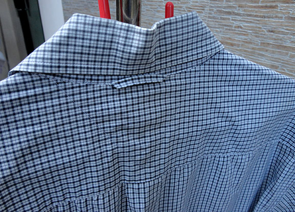 เสื้อ TOMMY HILFIGER ของแท้ จากช็อป USA  ตัวนี้ Made In TAIWAN ครับ