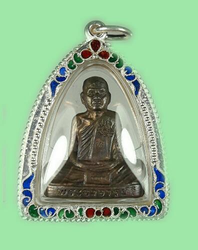 รูปเหมือนปั้มรุ่นแรก เนื้อนวะ พระอาจารย์จิ วัดหนองหว้า อ.เมือง จ.เพชรบุรี พ.ศ.2553 เลี่ยมเงินลงยา