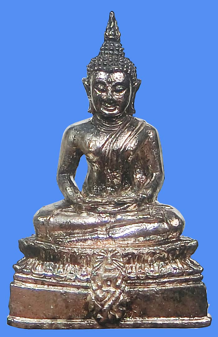 รูปหล่อเนื้อเงินแท้ พระพุทธนิรโรคันตรายชัยวัฒน์จตุรทิศ ภ.ป.ร . (หลวงพ่อดำ) จ.ลำปาง ปี2539 กล่องเดิม