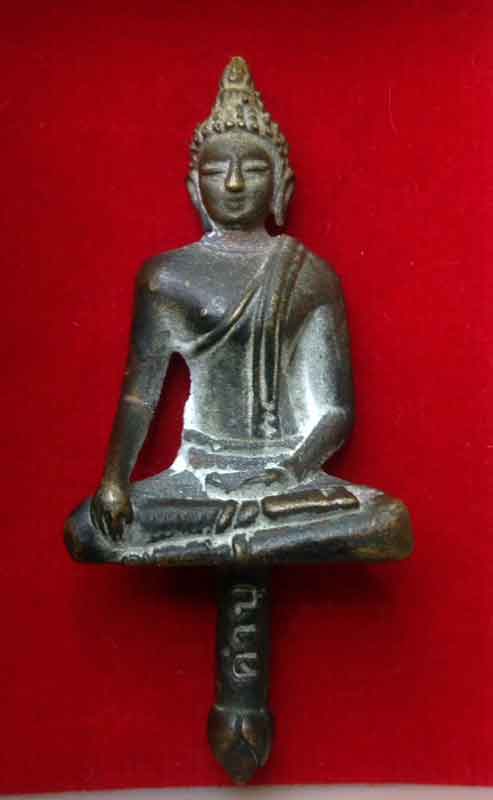 พระยอดธงรุ่นแรก ลป.คำบุ รุ่น ไตรมาสมหามิ่งมงคล 51 เนื้อโลหะผสม ออกวัดกุดชมภู ปี 2551