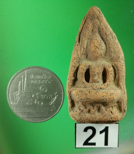 พระซุ้มทอง กรุเจดีย์กลางทุ่ง จ.อยุธยา เนื้อดิน ....#21