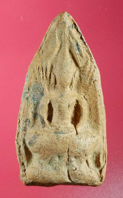 พระซุ้มทอง กรุเจดีย์กลางทุ่ง จ.อยุธยา เนื้อดิน ....#41