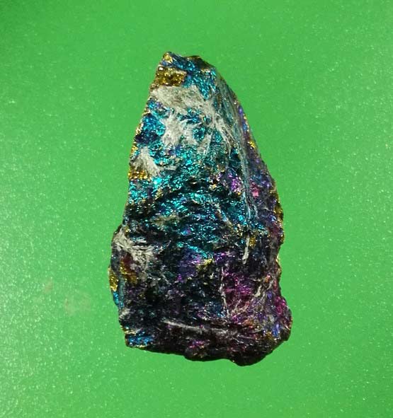 แร่เจ้าน้ำเงิน สีม่วง ทอง น้ำเงิน แวววาว