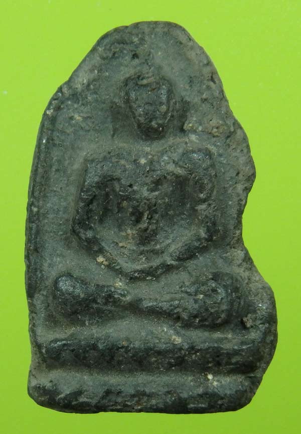 พระกลีบบัว กรุบางสะแก เนื้อดิน