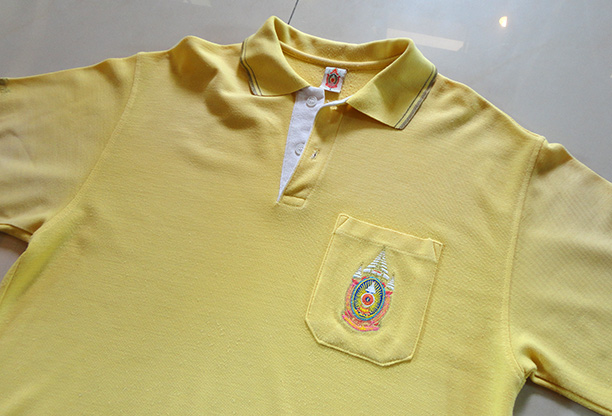 เสื้อโปโล ในโอกาสพระราชพิธีต่างๆ ร.9และพระเทพจัดไปทีเดียว3ตัวครับ เอาไปเก็บไว้เป็นที่ระลึกก็ดีนะครับ