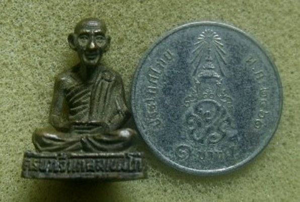 **วัดใจ**รูปหล่อหลวงพ่อเกษม เขมโก รุ่นบารมี ๘๑ ปี ๒๕๓๕**ตอกโค้ด สวยๆ 
