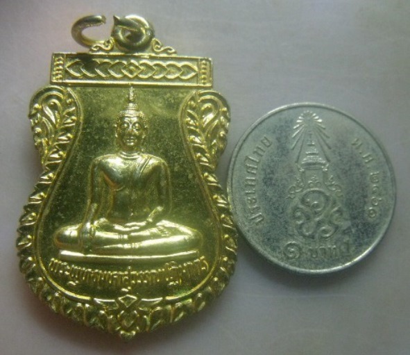 **วัดใจ**เหรียญเสมาพระพุทธมหาสุวรรณปฏิมากร (หลวงพ่อทองคำ) วัดไตรมิตร ปี ๒๕๓๘**กะไหล่ทอง สวยๆ