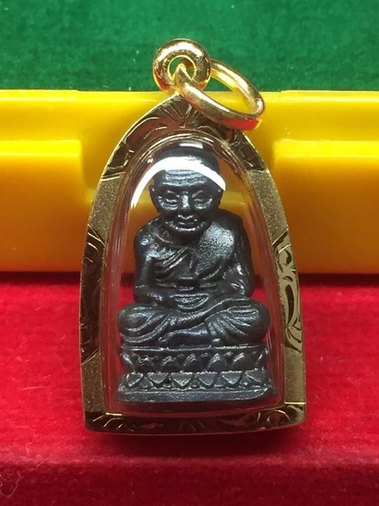 หลวงปู่ทวด รุ่น 104ปี อาจารย์ทิม เนื้อนวะ เลี่ยมทอง