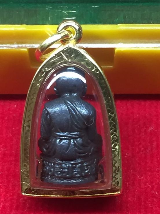 หลวงปู่ทวด รุ่น 104ปี อาจารย์ทิม เนื้อนวะ เลี่ยมทอง