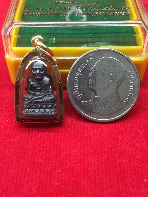 หลวงปู่ทวด รุ่น 104ปี อาจารย์ทิม เนื้อนวะ เลี่ยมทอง