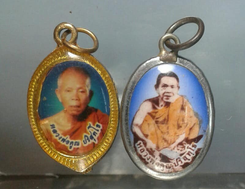 เหรียญล๊อกเก็ตหลวงพ่อคูณ คละ 2 เหรียญ เคาะเดียวครับ