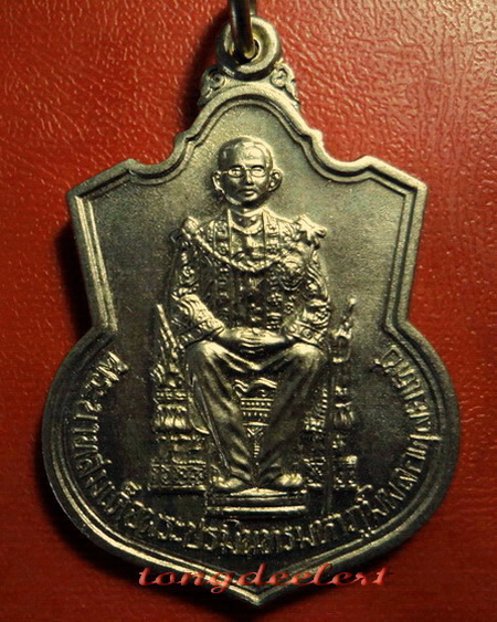 เหรียญในหลวงนั่งบัลลังก์ เนื้ออัลปาก้า ปี 2539 ฉลองปีกาญจนาภิเษก สวยมากค่ะ