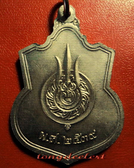 เหรียญในหลวงนั่งบัลลังก์ เนื้ออัลปาก้า ปี 2539 ฉลองปีกาญจนาภิเษก สวยมากค่ะ