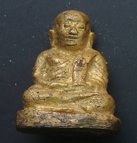 รูปหล่อหลวงพ่อเงิน รุ่น ช้างคู่ วัดท้ายน้ำ ปี พ.ศ 2526 เนื้อทองเหลือง