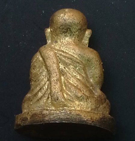 รูปหล่อหลวงพ่อเงิน รุ่น ช้างคู่ วัดท้ายน้ำ ปี พ.ศ 2526 เนื้อทองเหลือง