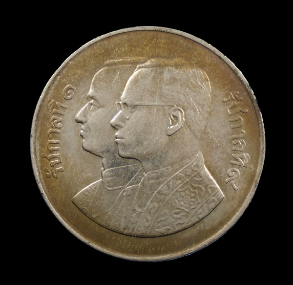 30บาท...เหรียญ 5 บาท สมโภชน์กรุงรัตนโกสินทร์ 200 ปี ในหลวง ร.1 ร.9 ///561