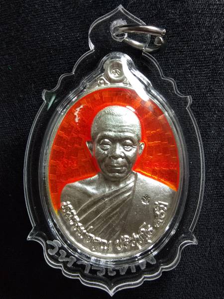 เหรียญหลวงพ่อคูณ รุ่น ฉลองวิหารเทพวิทยาคม ออกวัดบ้านไร่ ปี 56 เนื้อ เงินลงยาสี ส้ม หมายเลข 1853 ราคา