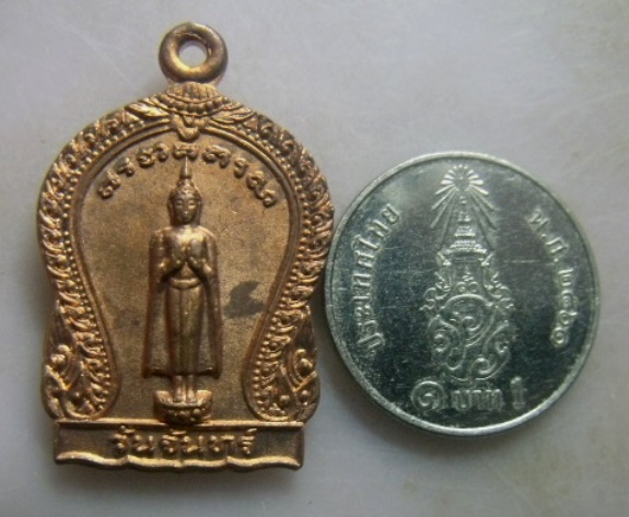 **วัดใจ**เหรียญพระประจำวันจันทร์ หลวงพ่อแดง วัดศรีมหาโพธิ์ ปี ๒๕๓๙**อ.นองปลุกเสก สวยๆ 