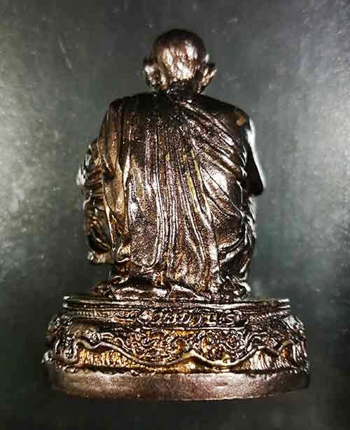 พระบูชาตั้งหน้ารถ หลวงพ่อคูณ หน้าตัก 2 นิ้ว วัดบ้านไร่ ปี38