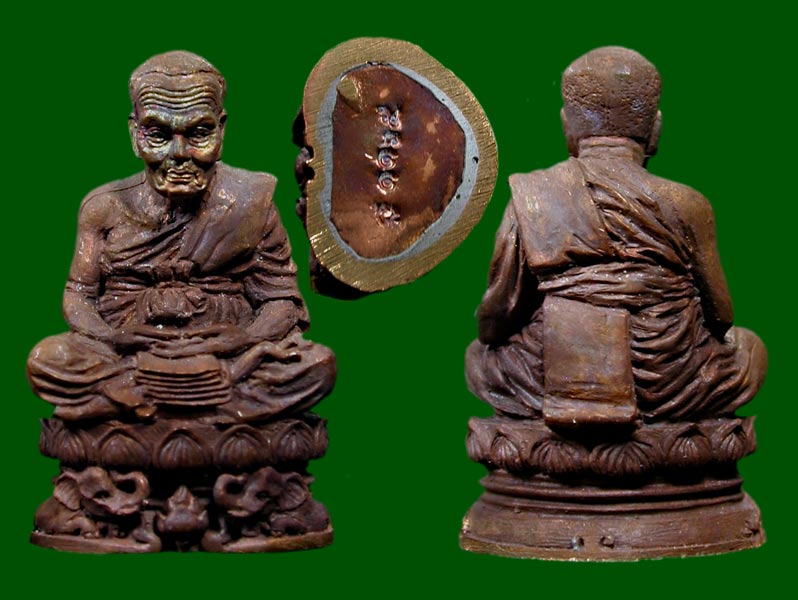 รูปหล่อหลวงพ่อทวด ลอยองค์บัวรอบ ฐานคชสาร รุ่น พ่อท่านเขียวอุปถัมภ์ ( กลันตัน ปี ๕๔ )........เคาะเดีย