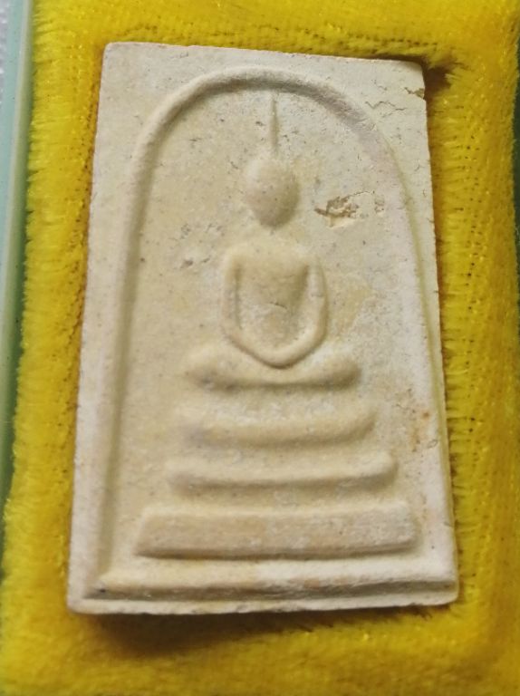 พระสมเด็จปี31สวยๆพร้อทกล่องครับ