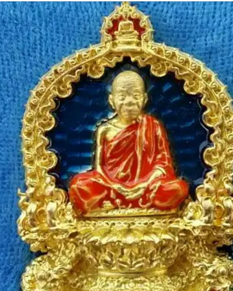 เหรียญลายฉลุ5ชิ้นเนื้อทองโบราณลงยา1ใน9รุ่นนิยมของหลวงพ่อคูณ เป็นรุ่นที่ว่ากันว่าสวยทีสุด