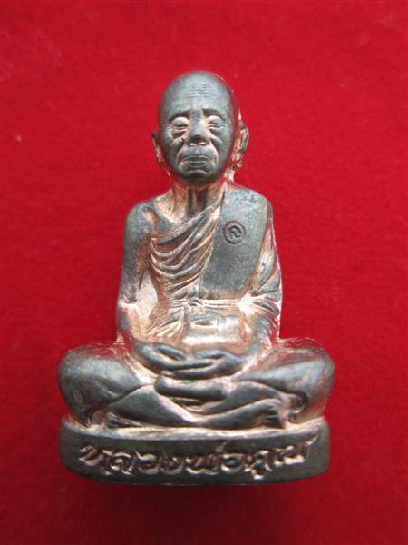 รูปปั๊มเหมือนหลวงพ่อคูณ ปริสุทโธ รุ่นปาฏิหาริย์ EOD เนื้อนวะโลหะ ปี 2557