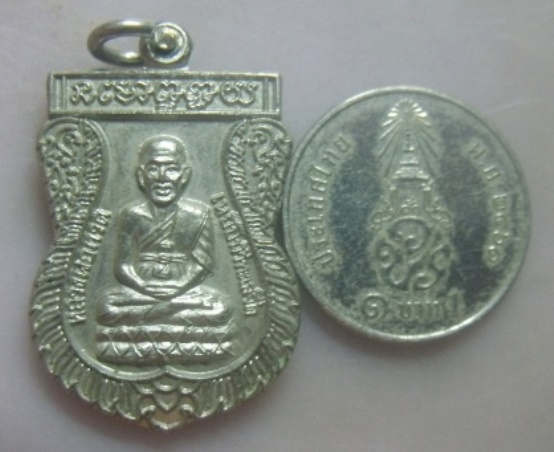 **วัดใจ**เหรียญเสมาหลวงปู่ทวด วัดช้างให้ หลังอาจารย์ทิม เนื้อชุบนิเกิ้ล ปี ๒๕๔๑**สวยๆ เชิญชมครับ 