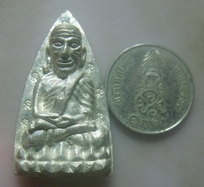 **วัดใจ**หลวงปู่ทวดเตารีด หลังลายเซ็น เนื้อนวะพรายเงิน ตอกโค้ดนะ 7 ตัว คอจุด วัดบวรฯ ปี ๒๕๔๓**สวยๆ 