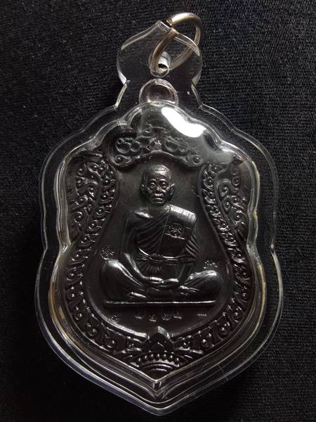 เหรียญเสมาผ้าป่า 57 หลวงพ่อคูณ ออกวัดบ้านไร่ 2 ปี 57 เนื้อ ทองแดงรมดำ หมายเลข 7273 สภาพสวย เคาะเดียว