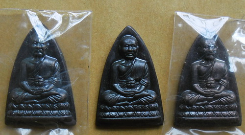 หลวงพ่อทวด กลีบบัว โค้ดปี 49 วัดช้างให้ เคาะเดียว 3 เหรียญ