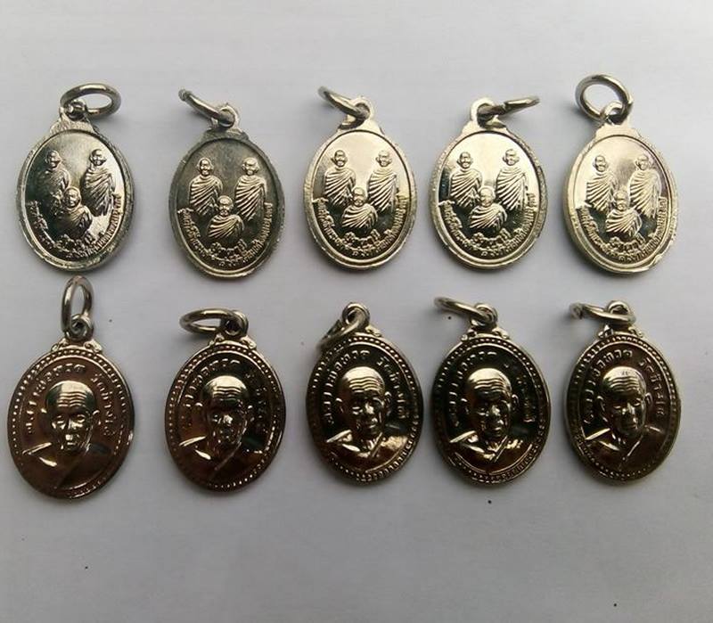 เม็ดแตงหลวงพ่อทวด รุ่นเสาร์ 5 หลัง 3 อาจารย์37 วัดช้างให้ 10 เหรียญ