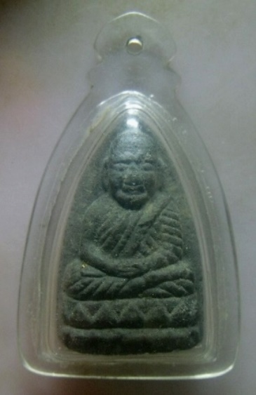 *วัดใจ**หลวงปู่ทวด วัดช้างให้ เนื้อว่าน รุ่นสร้างศูนย์ศิลปาชีพ เสาร์ห้า ปี ๒๕๓๗**เลี่ยมสวยพร้อมใช้